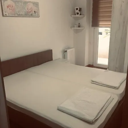 Dora - Modern Amenities And Urban Location