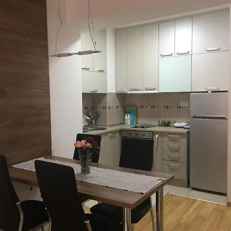 Dora - Modern Amenities And Urban Location Апартаменты Скопье